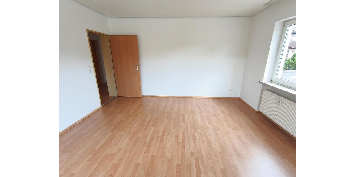 Wohn- /Eszimmer mit offener Küche Bild 4