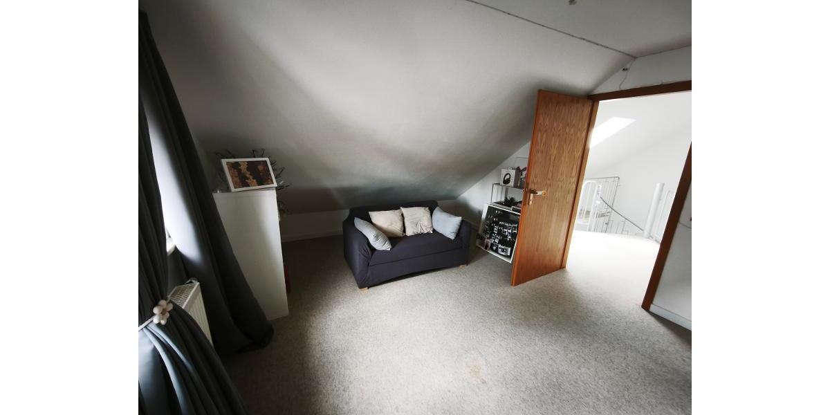 Ausgebauter Spitzboden - Kinder- /Arbeitszimmer Bild 4