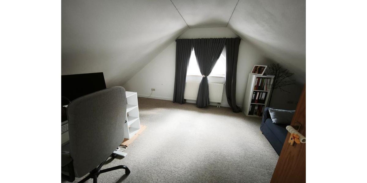 Ausgebauter Spitzboden - Kinder- /Arbeitszimmer Bild 1