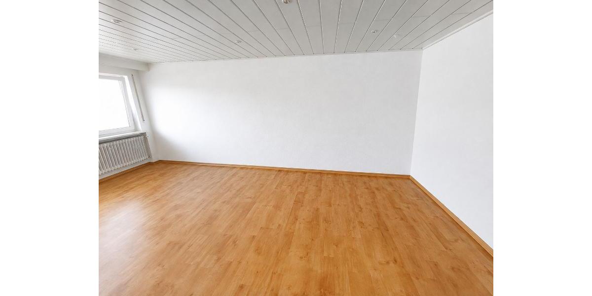 Wohnzimmer mit Zugang zur Terrasse Bild 1
