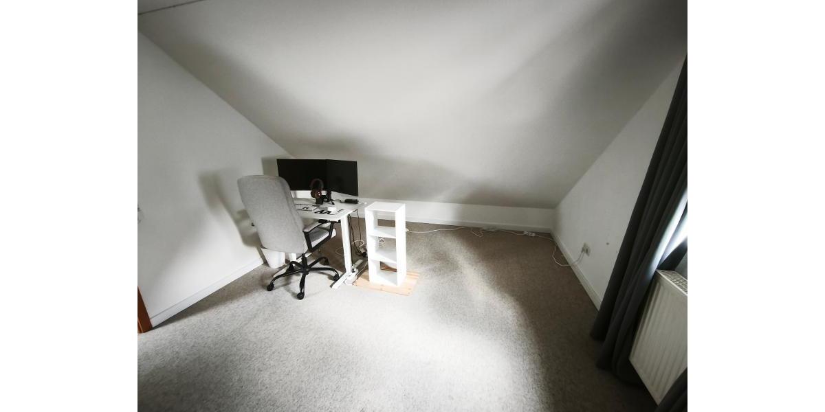 Ausgebauter Spitzboden - Kinder- /Arbeitszimmer Bild 2