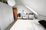 moderne 3 Zi. DG (2. OG) Wohnung mit Balkon und KFZ-Stellplatz - Etagenwohnung Uehlfeld | Angebot:26704502
