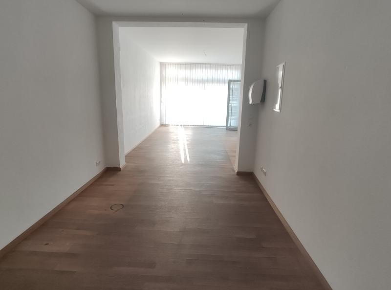 Fitnessraum mit Sportfläche Bild 3